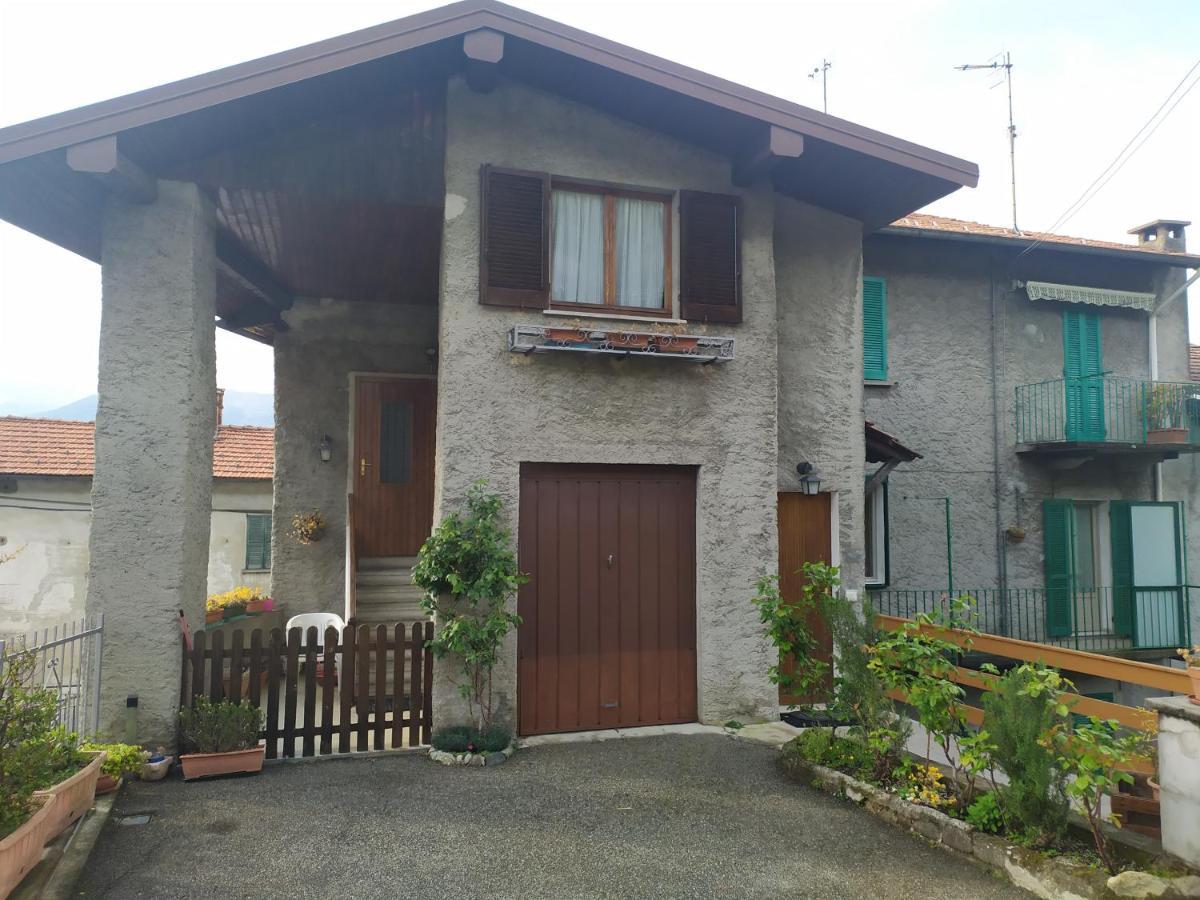 Appartamento Gianna Porto Valtravaglia Exterior photo
